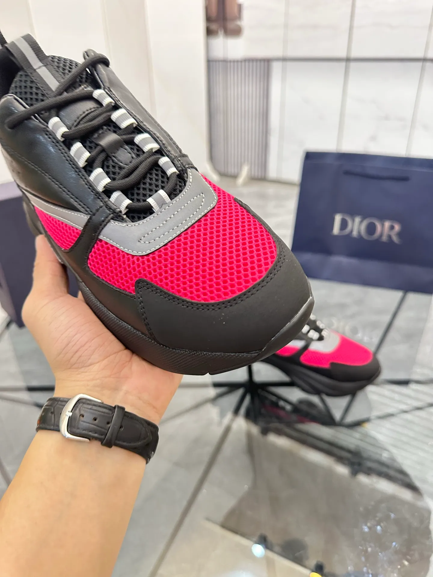 Men's shoes: 💰P460¥ Ready in Guangzhou, fully packaged Product trademark: Dior* "Dior*" low-top casual shoes Regular size: 38-46 (can be customized to 47) B22 Product materials: imported cowhide leather upper spliced ​​with original fabric, breathable lining, original outsole. Number: 920